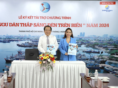 Siam Brothers Việt Nam đồng hành 'Cùng ngư dân thắp sáng đèn trên biển'